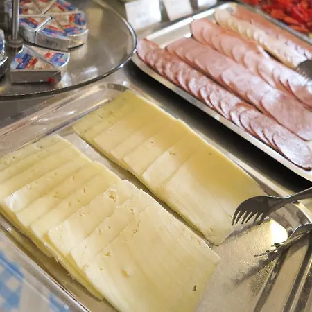 체스콤 호텔 3*